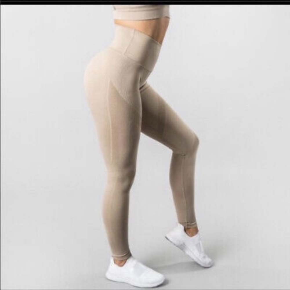 Alphalete Aero Leggings in Taupe